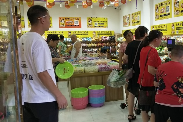 饞嘴郎儀隴馬鞍鎮(zhèn)6元9零食加盟店開業(yè)大吉，祝老板生意興隆！