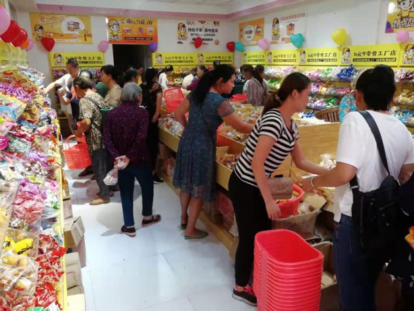 零食加盟店生意的好壞，離不開(kāi)店鋪的合理布局?！