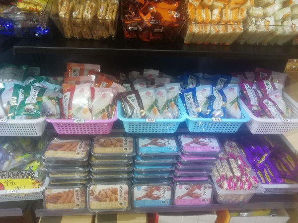零食加盟店櫥窗怎么設(shè)計(jì)？需要注意哪些？