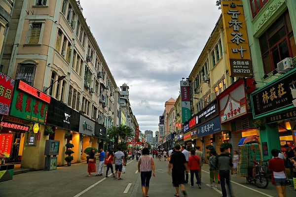 廈門附近鄉(xiāng)鎮(zhèn)開零食店怎么加盟？